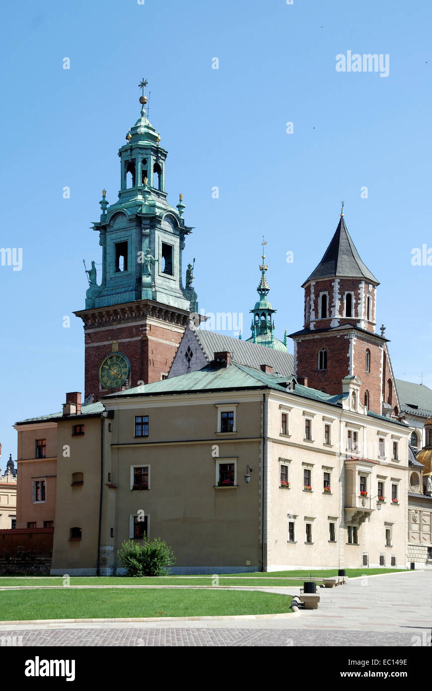 Cathédrale et Chapelle dans le cadre du Château Royal de Wawel à Cracovie en Pologne de Hil. Banque D'Images