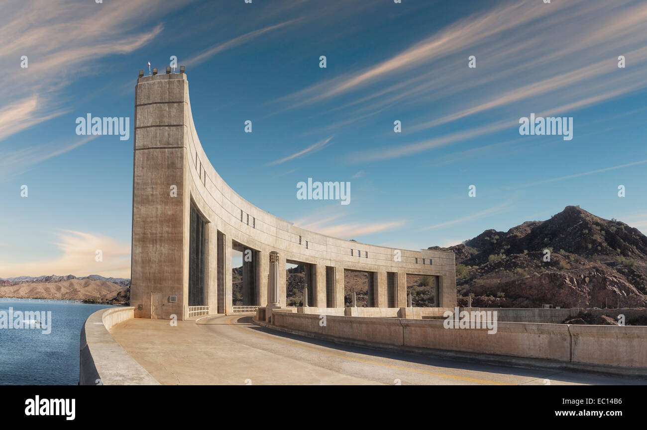 Une carte postale à l'image de Parker style panoramique,barrage sur le fleuve Colorado près de Parker en Arizona Banque D'Images
