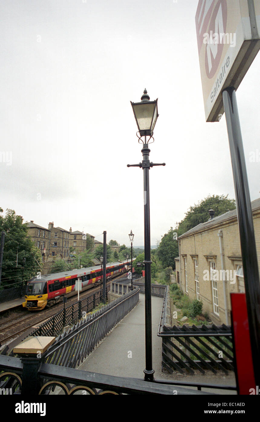 Gare de Saltaire Village West Yorkshire Angleterre Royaume-Uni Banque D'Images