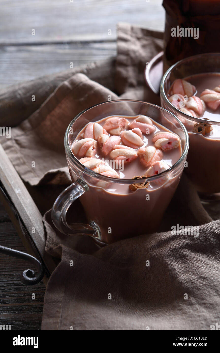 Deux tasses de chocolat chaud, boissons de Noël Banque D'Images