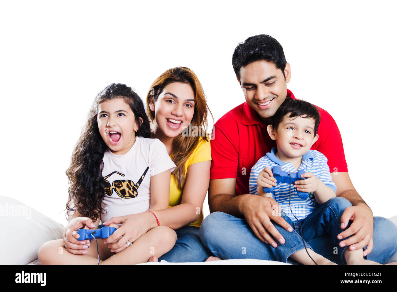 Les parents avec enfants playing Video Game Banque D'Images