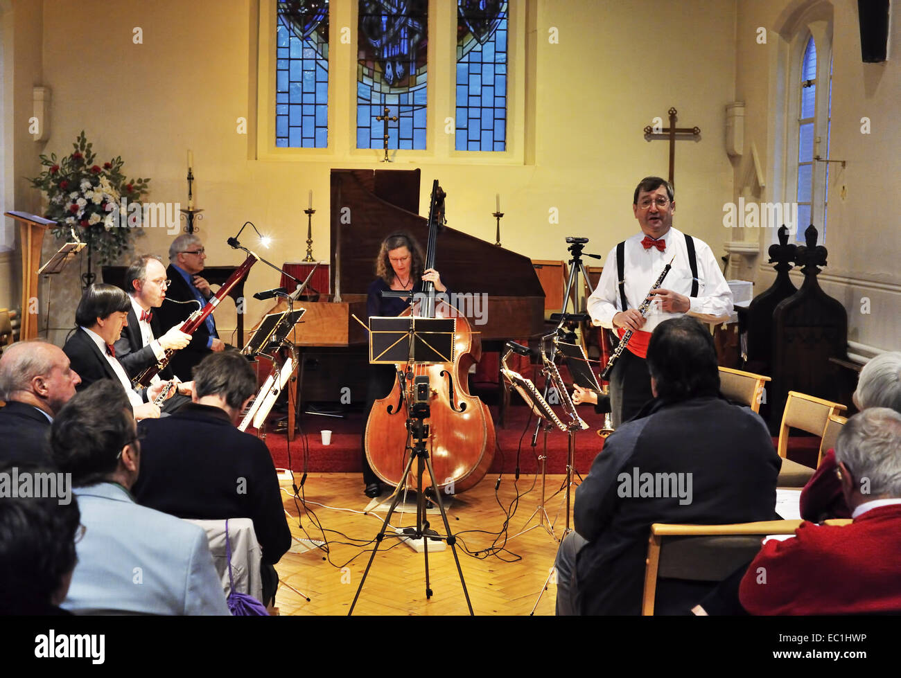Messiter, Barnet Chamber Music Society. Le hautboïste Malcolm Messiter présentant un concert de chambre dans sa série avec le Barnet Banque D'Images