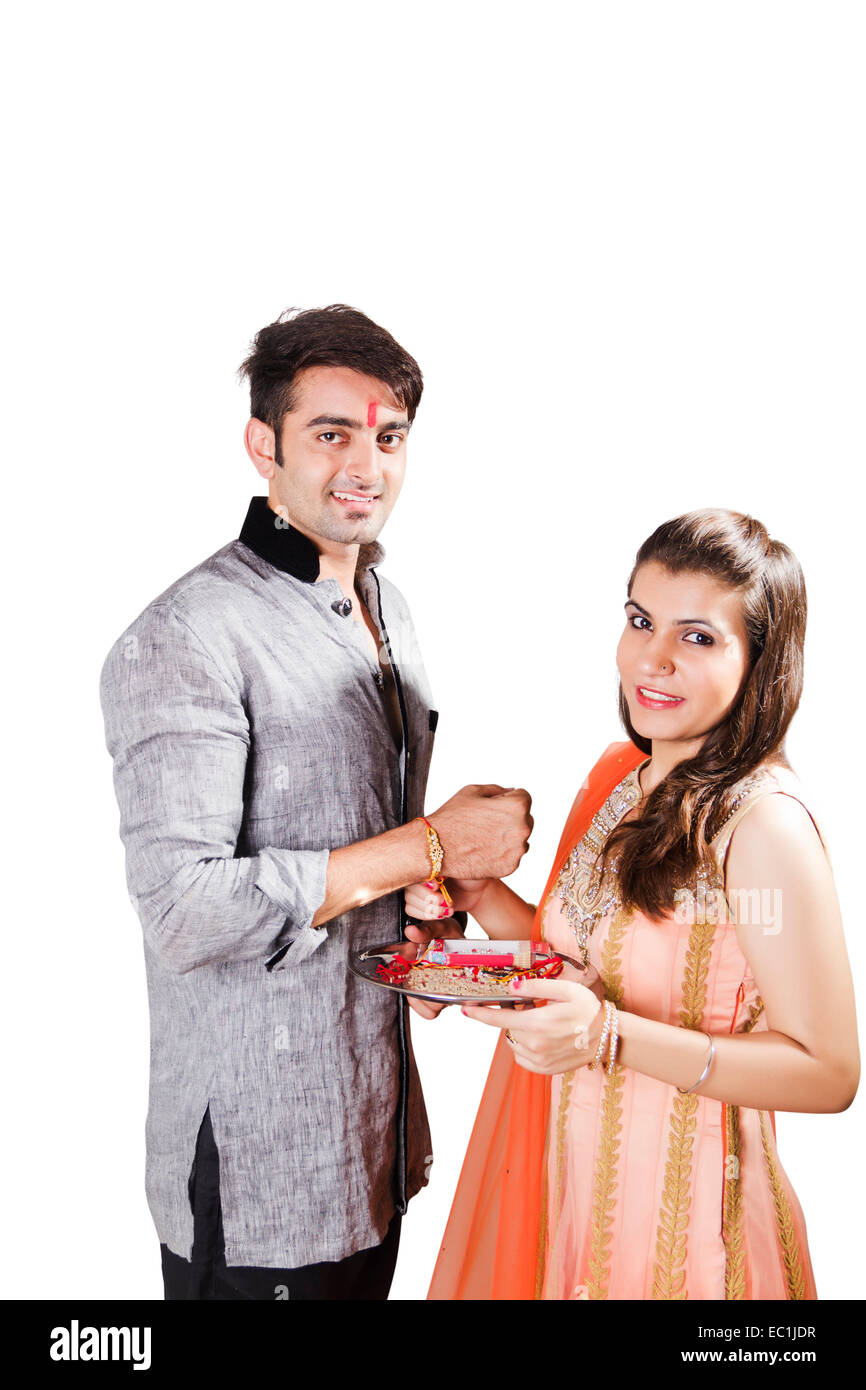 Frère et sœur indienne Raksha Bandhan Lier Raakhi Banque D'Images