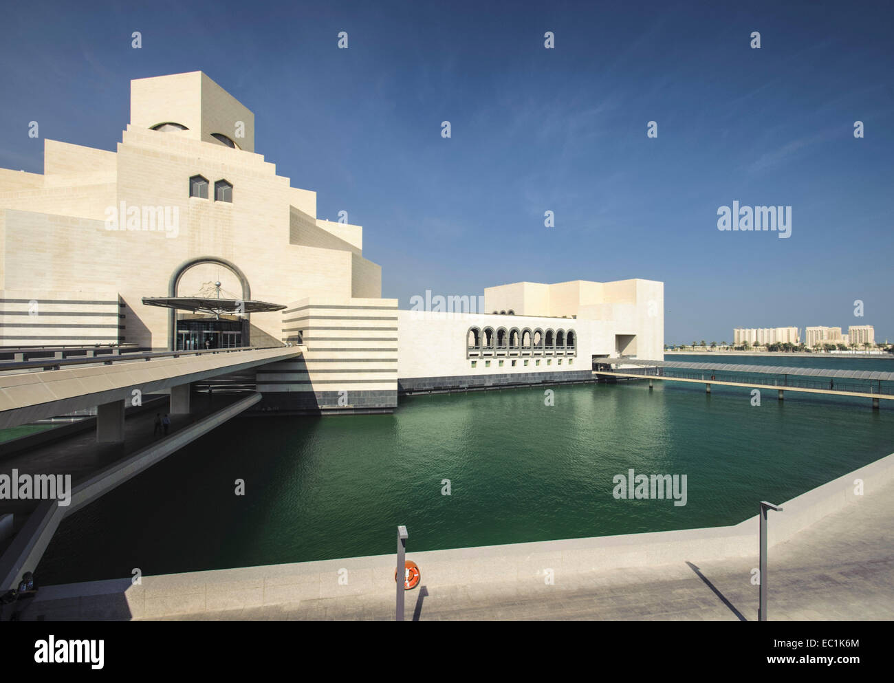Musée d'Art Islamique, entrée privée avec piscine. Conçu par architcts J M Pei et Jean-Michel Wilmotte, le musée présente un Banque D'Images