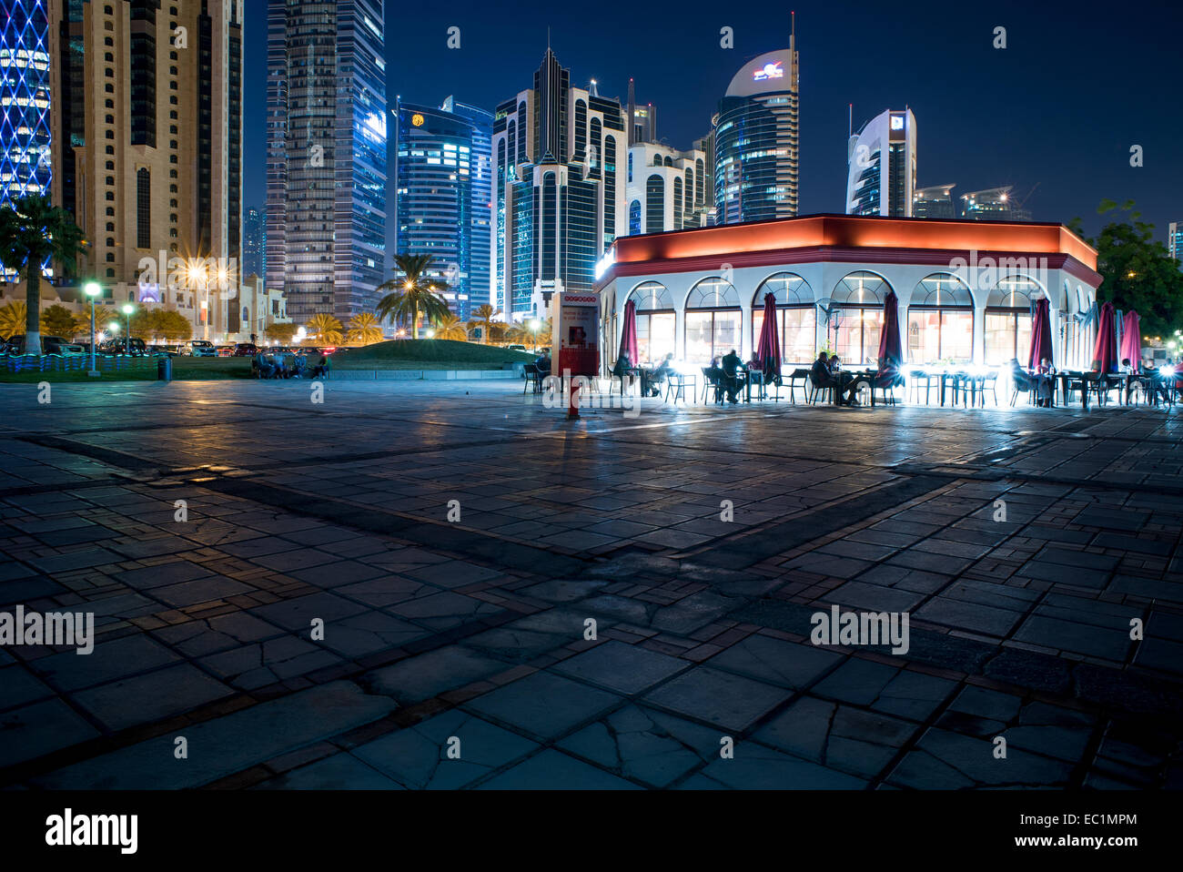 Café sur la corniche à Doha, Qatar Banque D'Images