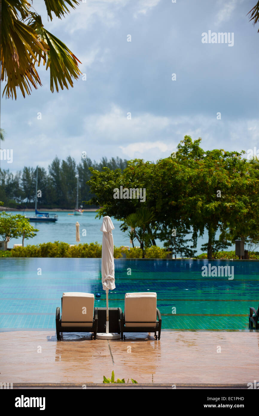 Le Danna piscine de l'hôtel avec vue sur la mer à Langkawi, Malaisie Banque D'Images