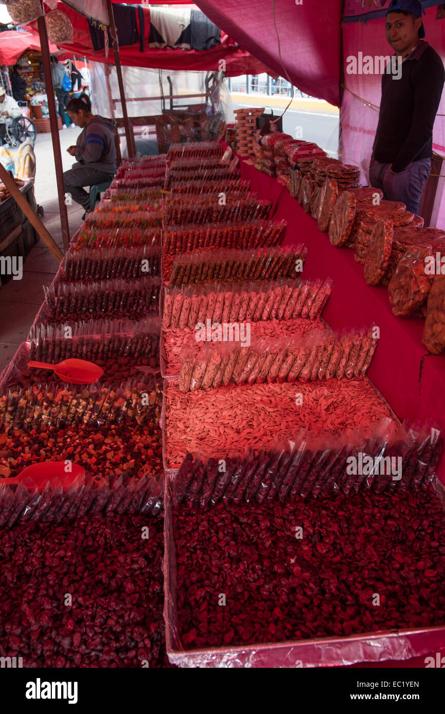 Panier alimentaire de bonbons traditionnels mexicains, près de Hidalgo, Mexico,Mexique Banque D'Images