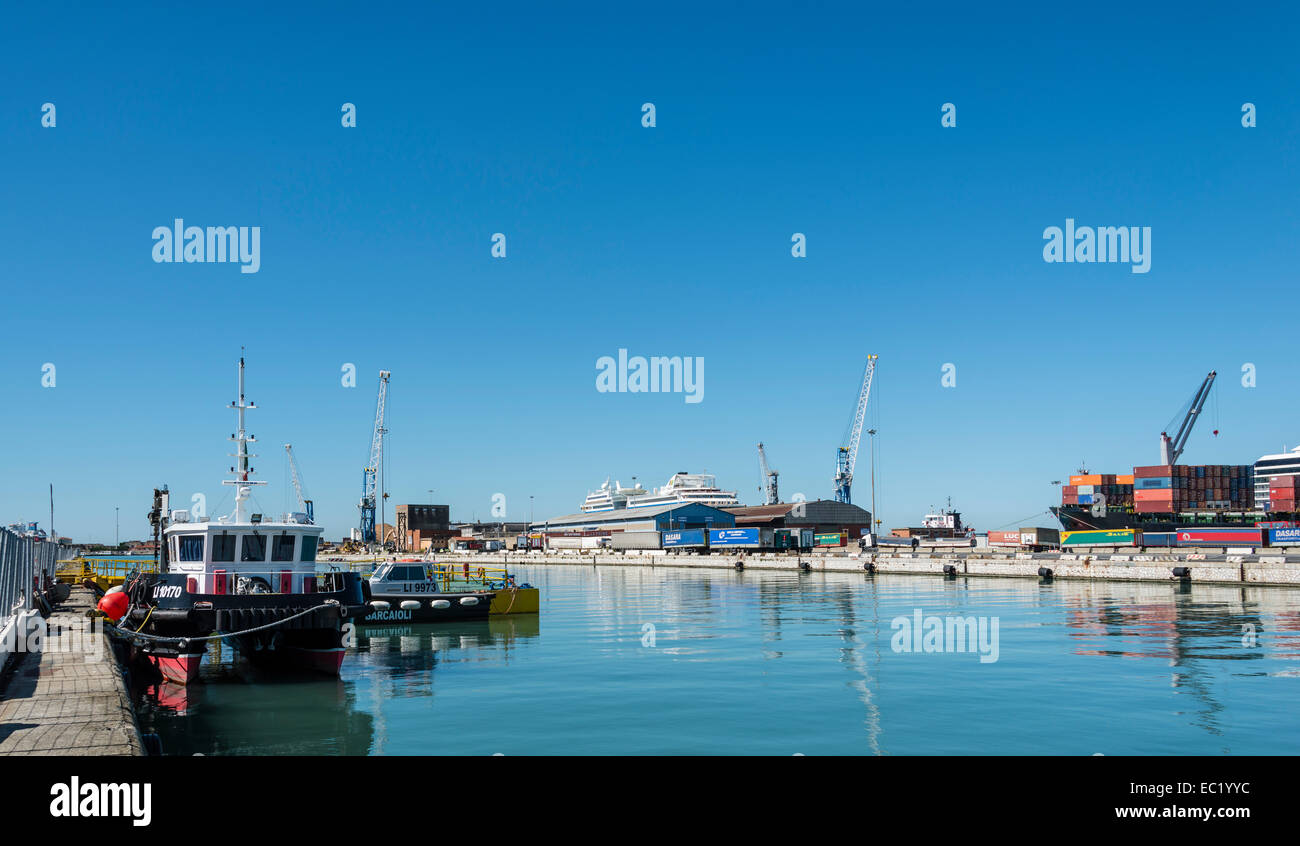 Port industriel de Livourne, Toscane, Italie Banque D'Images