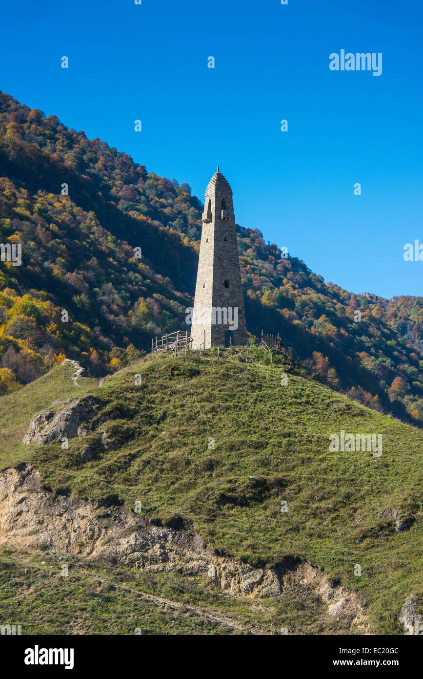 Tour de garde dans les montagnes de Tchétchénie, Tchétchénie, Caucase, Russie Banque D'Images