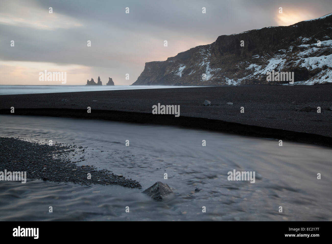 Pinnacles de Reynisdrangar, Vik i Myrdal, Mýrdalur, Région du Sud, Islande Banque D'Images