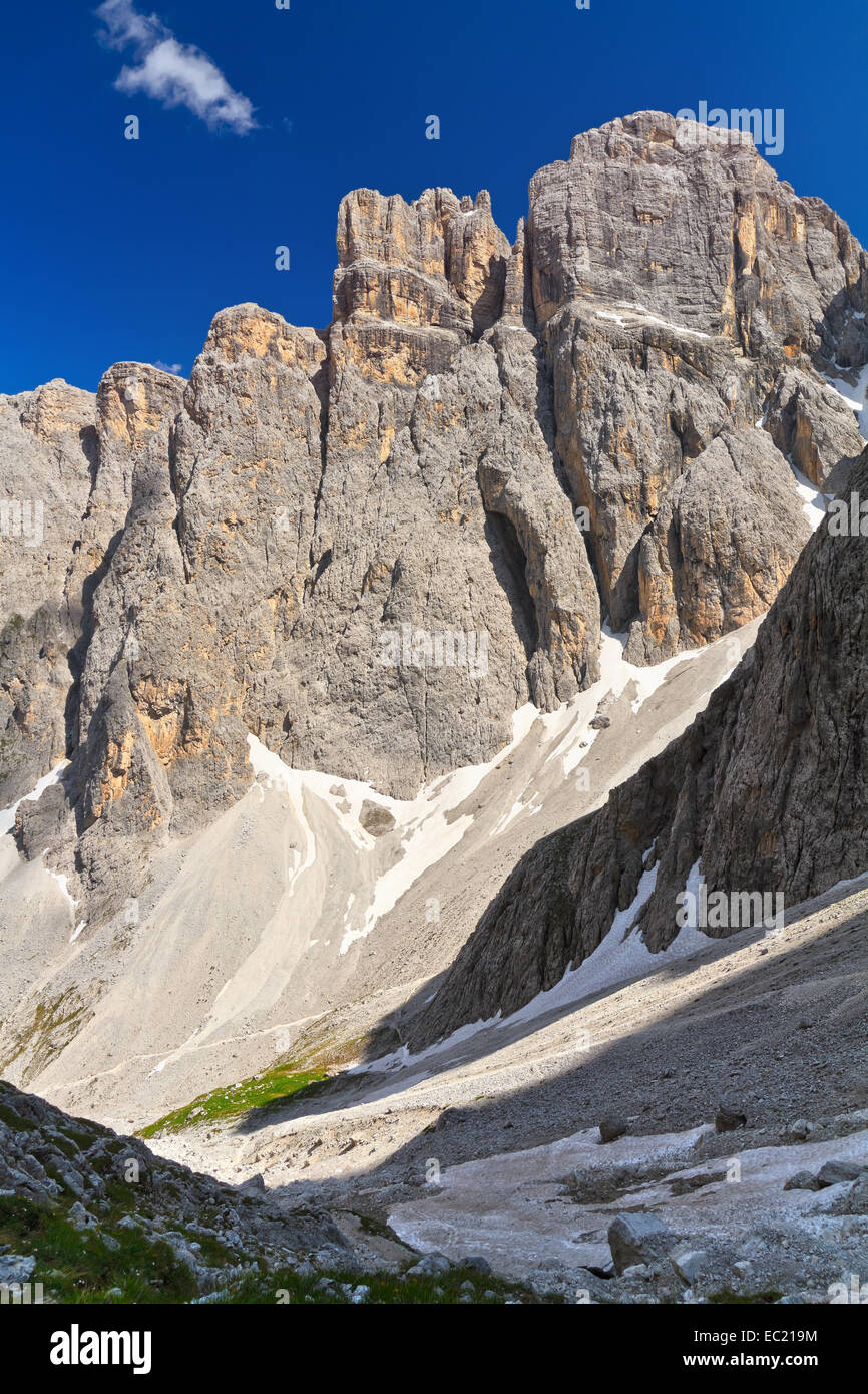 Piz da Lech en pointe de la vallée du mont Sella Mezdi, Dolomites italiennes Banque D'Images
