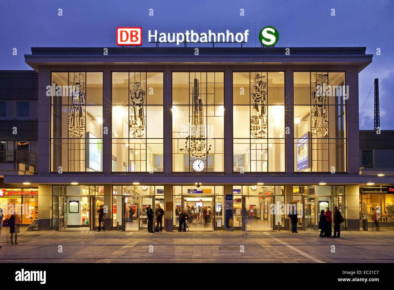 La gare centrale, Dortmund, Ruhr, Rhénanie du Nord-Westphalie, Allemagne Banque D'Images
