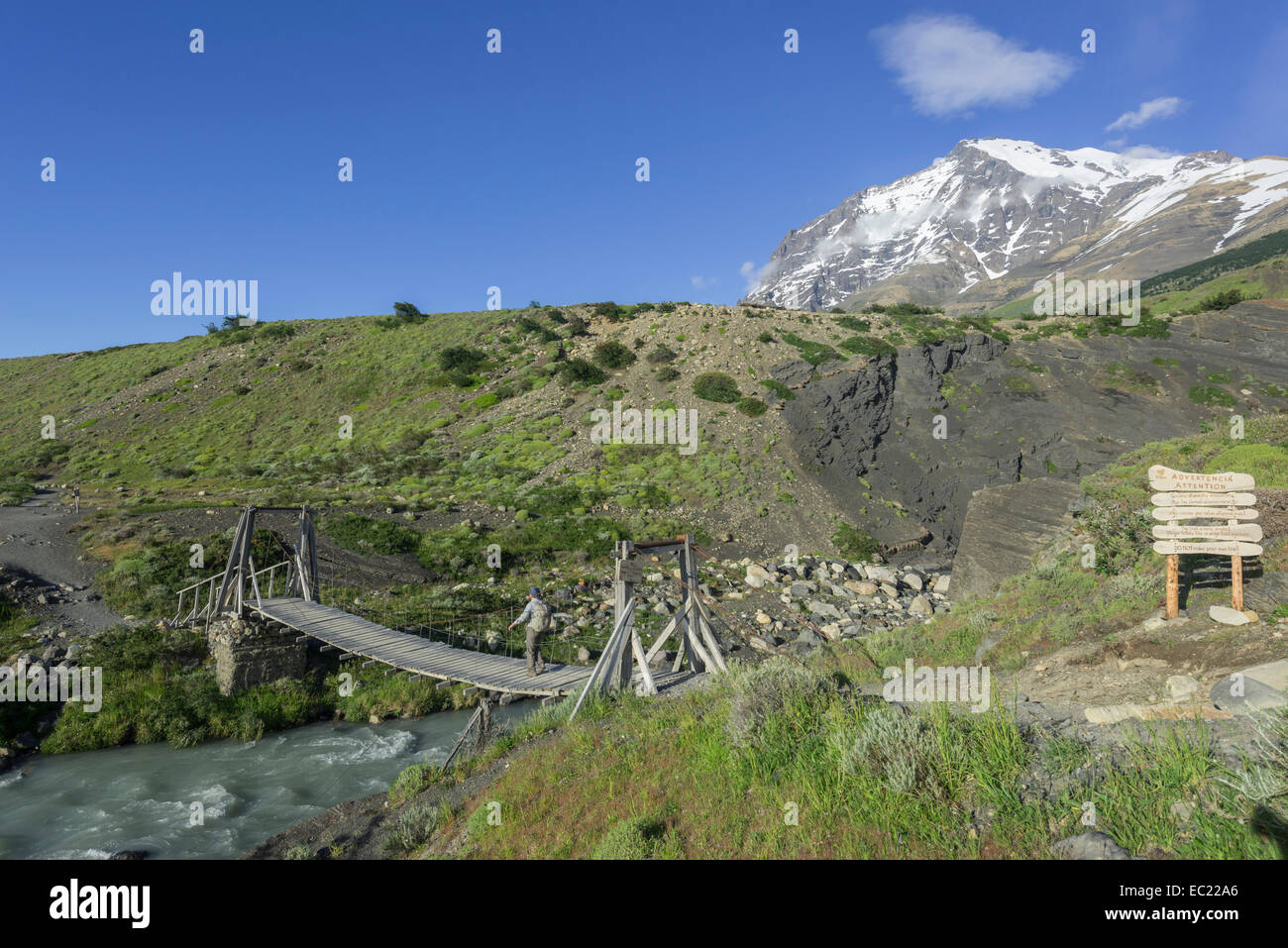 Pont suspendu et Monte Almirante Nieto, Parc National Torres del Paine, Magallanes y la Antártica Chilena, Chili Banque D'Images