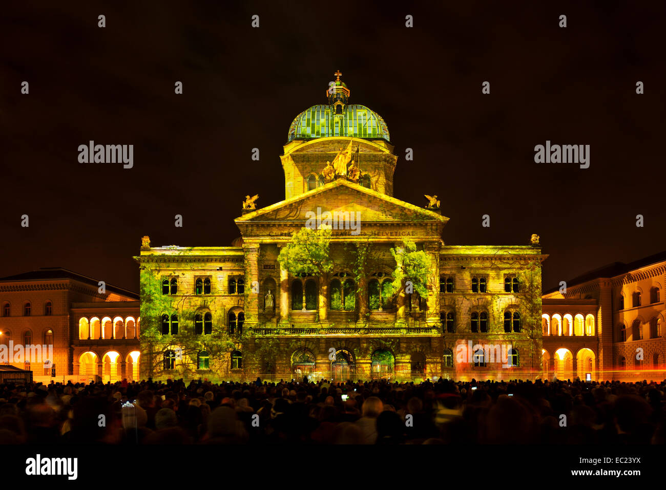 Rendez-vous Bundesplatz, installation lumineuse au Palais Fédéral de la Suisse, Bundesplatz, Site du patrimoine mondial de l'UNESCO Banque D'Images