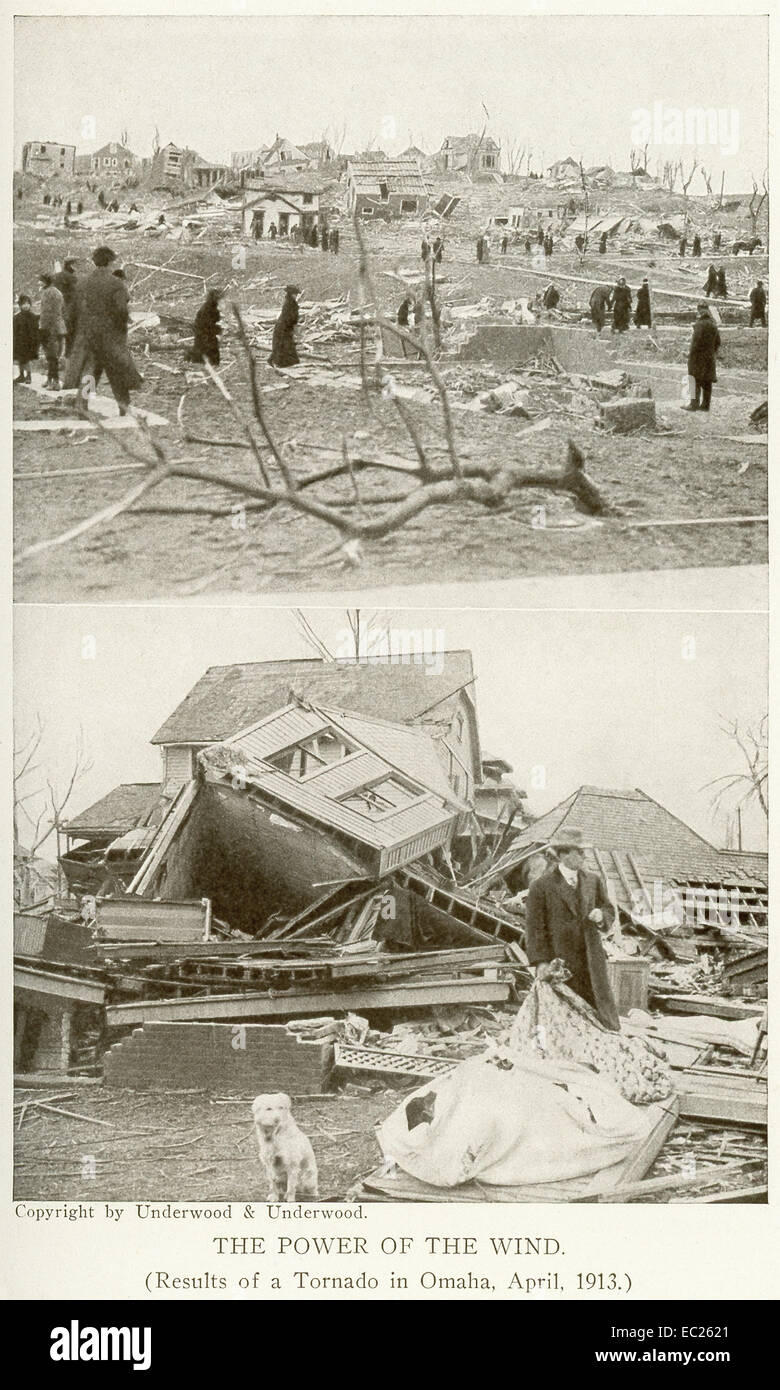 Ces deux photos montrent la destruction causée par une tornade qui a frappé l'Omaha, Nebraska, en avril 1913. L'étiquette pour les photos est : la puissance du vent.' Banque D'Images