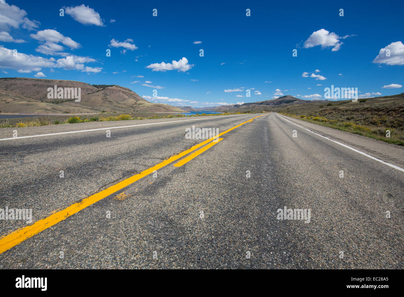 La route 50 dans les Montagnes Rocheuses du Colorado central Banque D'Images