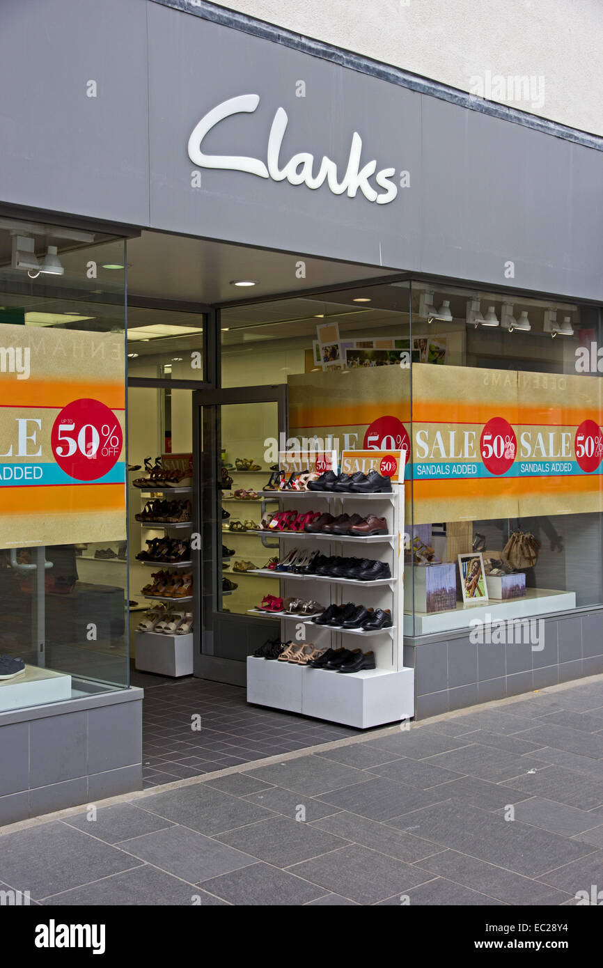 Entrée de magasin de chaussures Clarks, Perth, Ecosse Banque D'Images