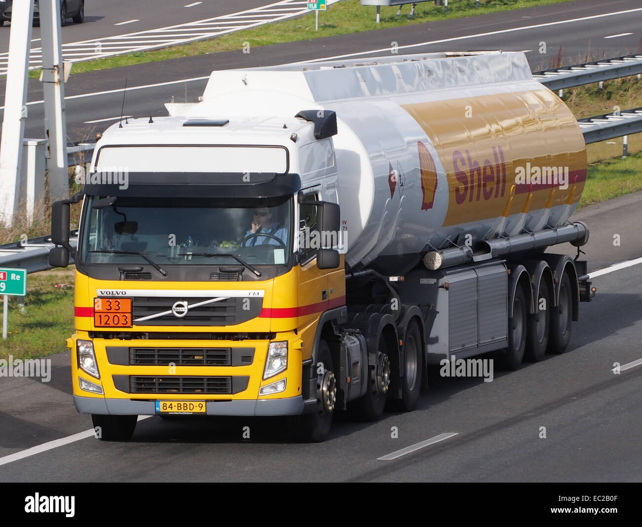 Volvo FM 410 6X2 carburant Shell bowser Banque D'Images