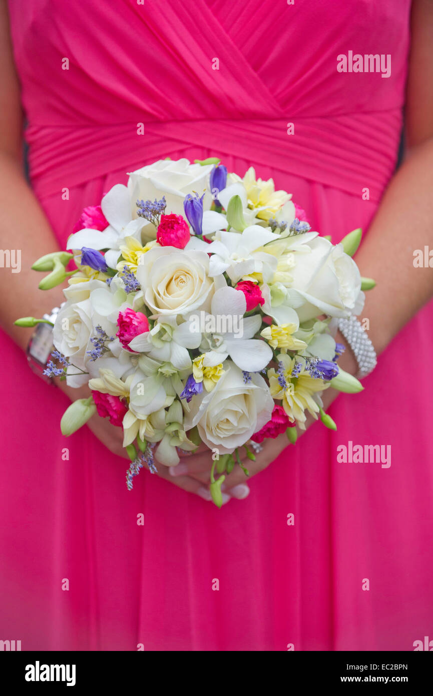 Demoiselles tenue mariage bouquet Banque D'Images