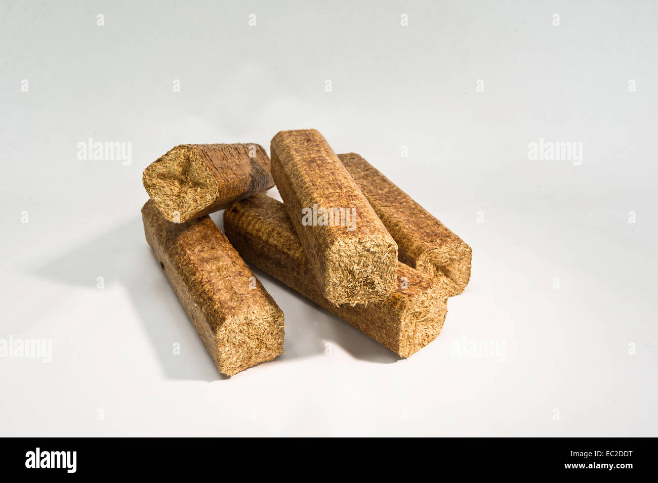 Briquettes De Bois Chêne PINI Kay 22.5 Kg - Format Rectangulaire 23 Cm Avec Trou De Traction - Haut Pouvoir Calorifique 5.8 KWh/kg