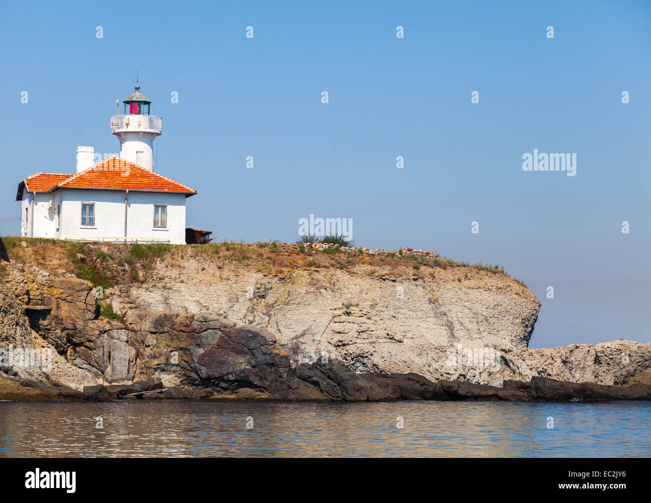 Phare blanc sur l'île Ste Anastasie. Mer noire, Bulgarie Banque D'Images