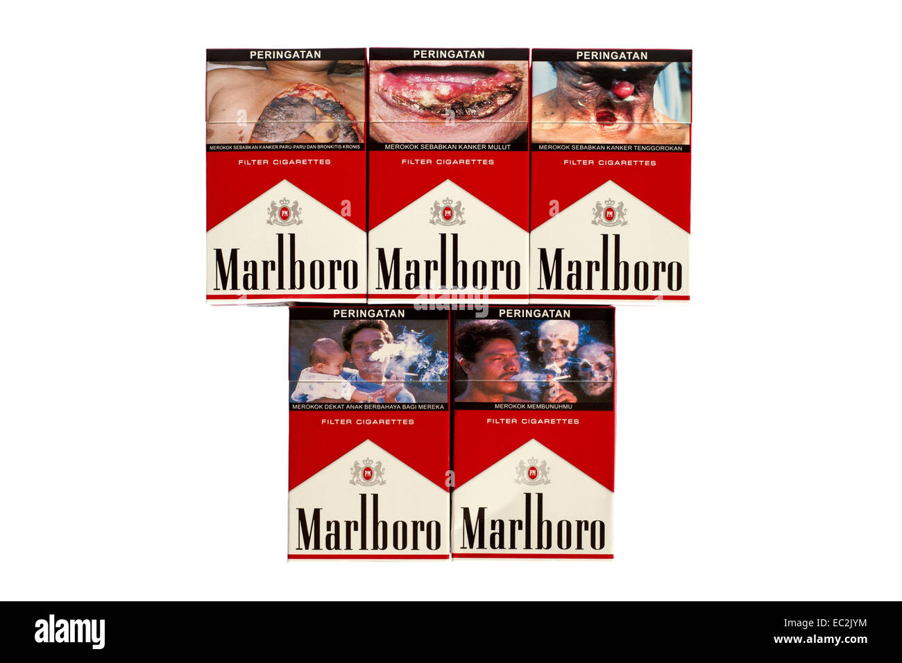 Avertissement graphique photo sur un des paquets de cigarettes de marlboro indonésien illustrant les dangers du tabagisme Banque D'Images