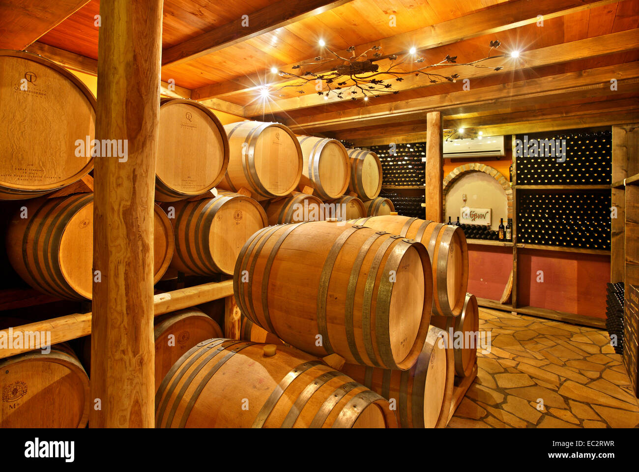 La cave de vinification, Kourtis Rachi (village de Piérie, Macédoine, Grèce) Banque D'Images