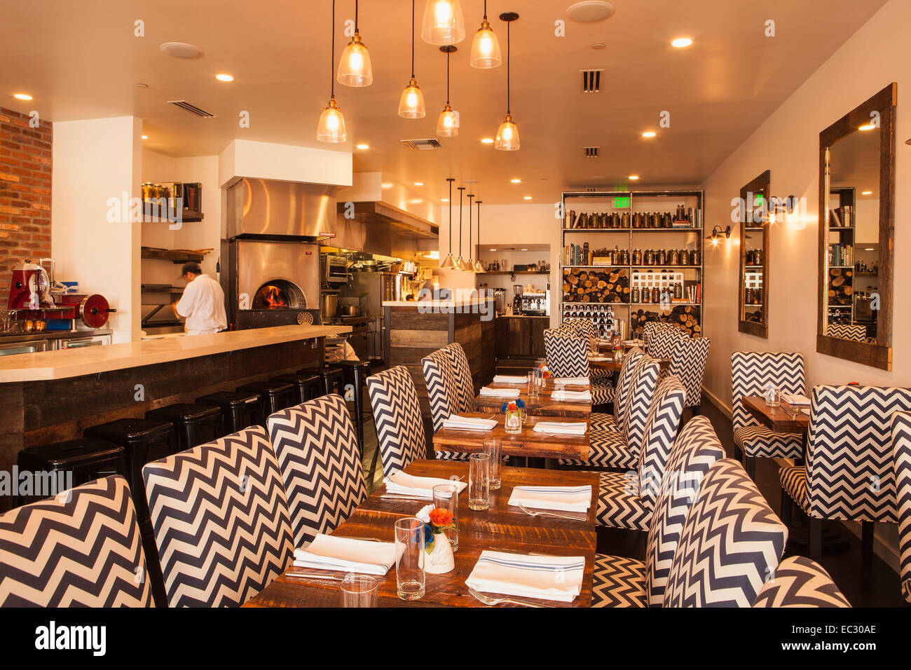 Le restaurant moderne de l'intérieur Banque D'Images