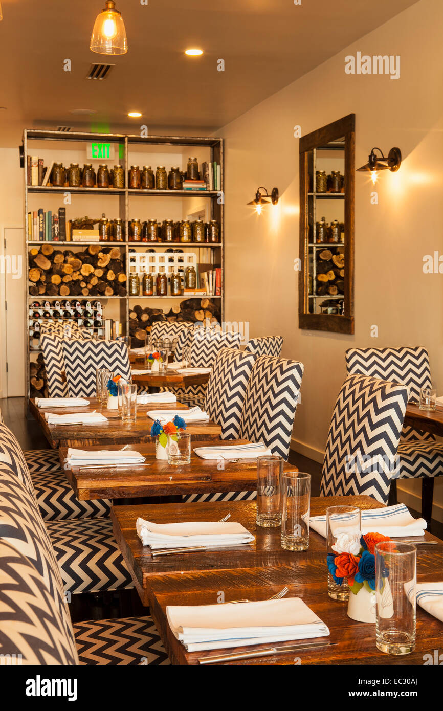 Le restaurant moderne de l'intérieur Banque D'Images