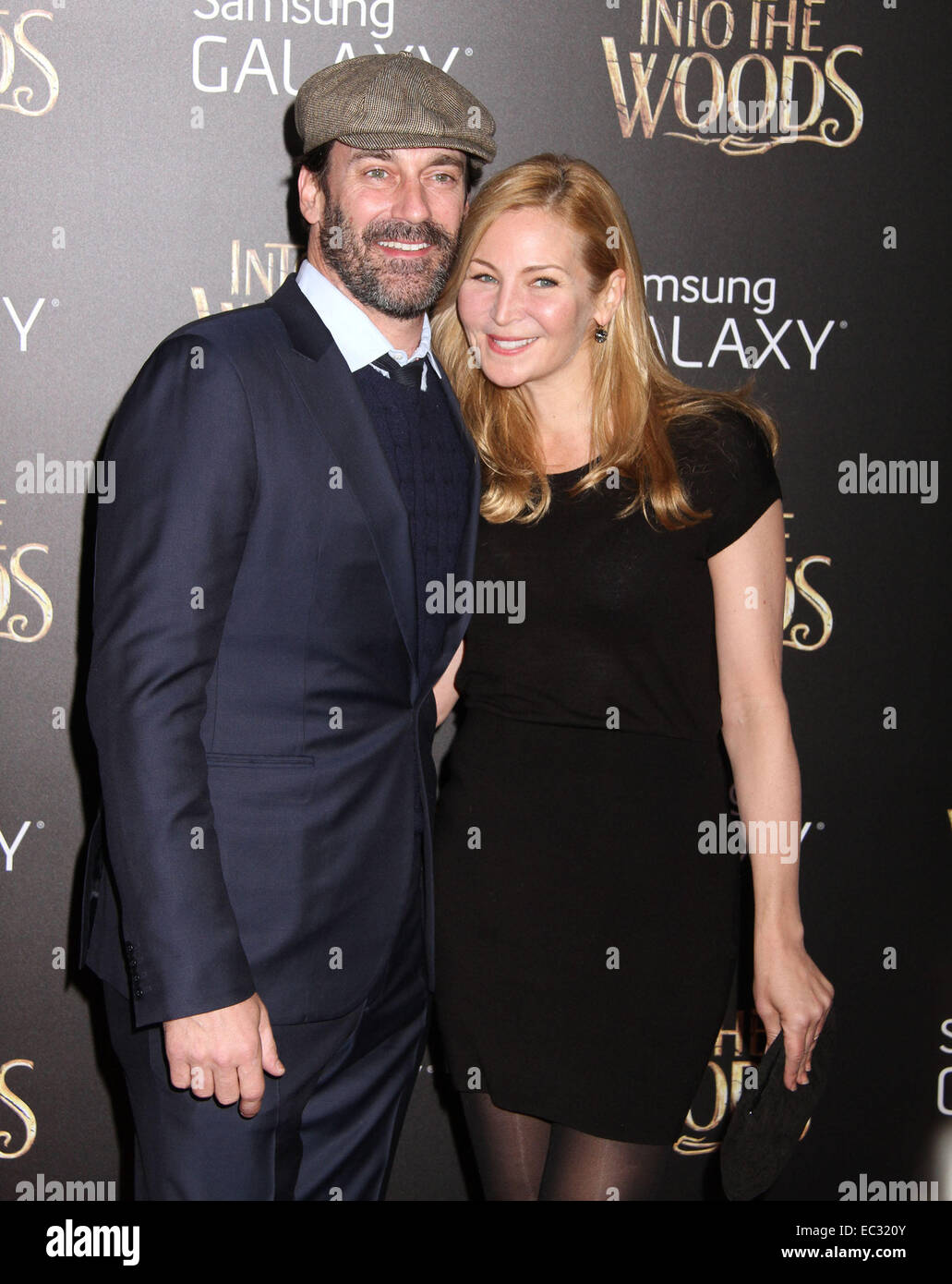 New York, New York, USA. 8e déc, 2014. Acteur JON HAMM ET JENNIFER WESTFELDT assister à la première mondiale de 'Into the Woods' tenu à la Ziegfeld Theatre. Credit : Nancy Kaszerman ZUMAPRESS.com/Alamy/Live News Banque D'Images