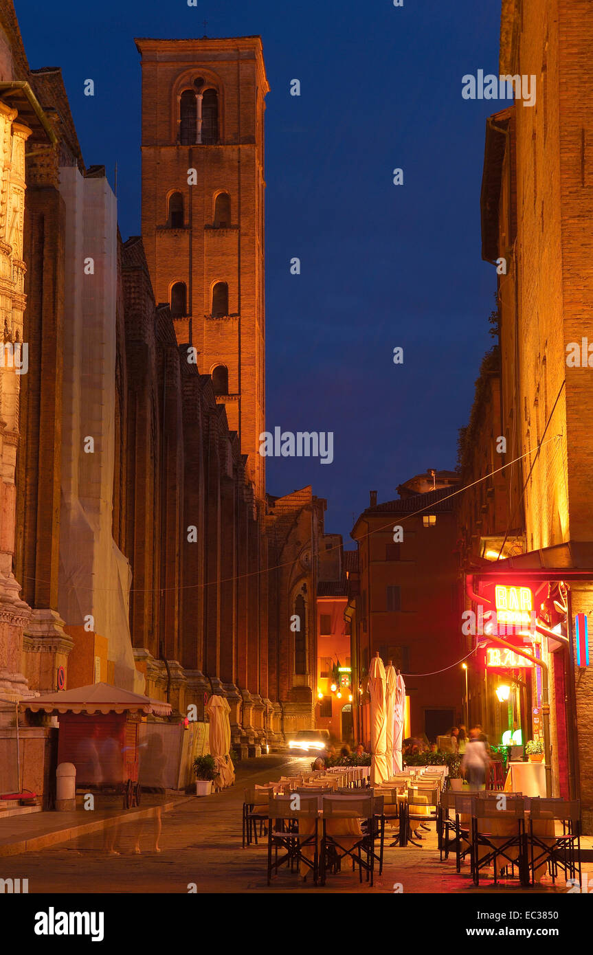 La cathédrale San Petronio, Piazza Maggiore, la place principale de Bologne, Emilie-Romagne, Italie, Europe Banque D'Images