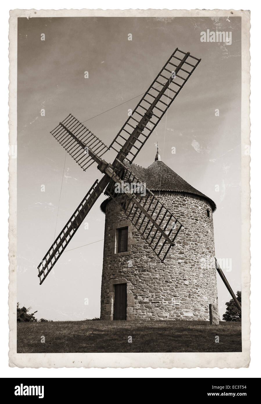 Vintage photo avec ancien moulin à vent en Normandie, France Banque D'Images