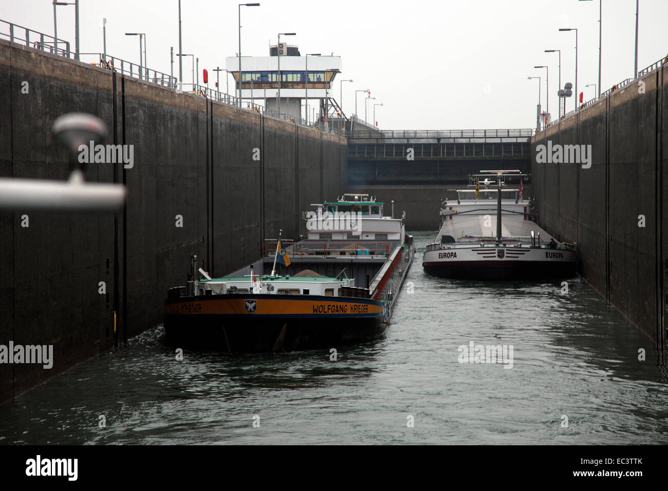 Schleuse iffezheim lock Banque de photographies et d’images à haute ...