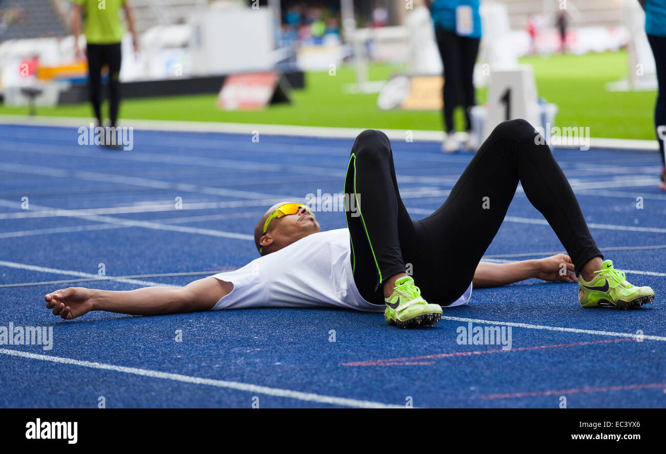 Le champion olympique FÃ©lix SÃ¡Sánchez pendant l'échauffement avant le début de la 400 mètres haies aux ISTAF 2012 au Banque D'Images