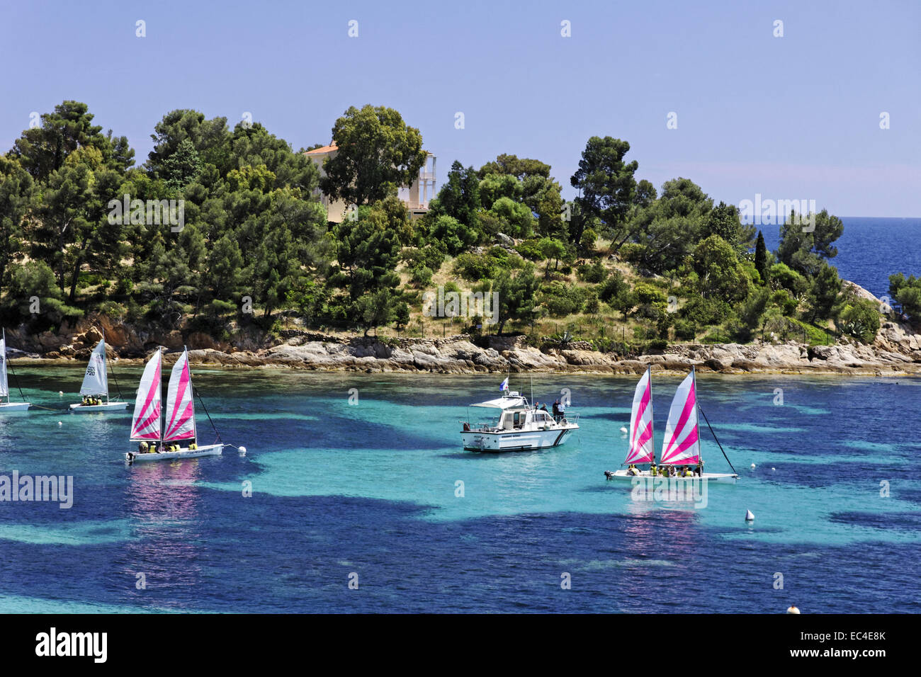 Paysage côtier à proximité Saint-Clair, Le Lavandou, Baie de Gaou, Côte d'azur, d'Azur, France, Europe du Sud Banque D'Images