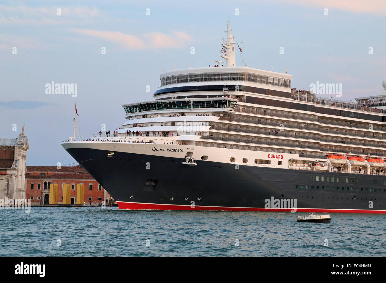 Bateau de croisière Queen Elizabeth, l'OMI 9477438 Banque D'Images