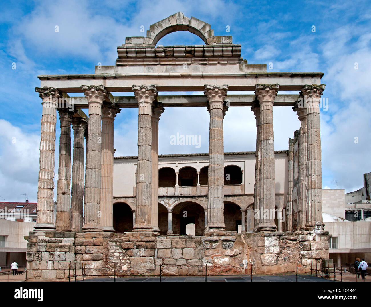 Le Temple romain de Diana dans Merida Badajoz province Estrémadure ...