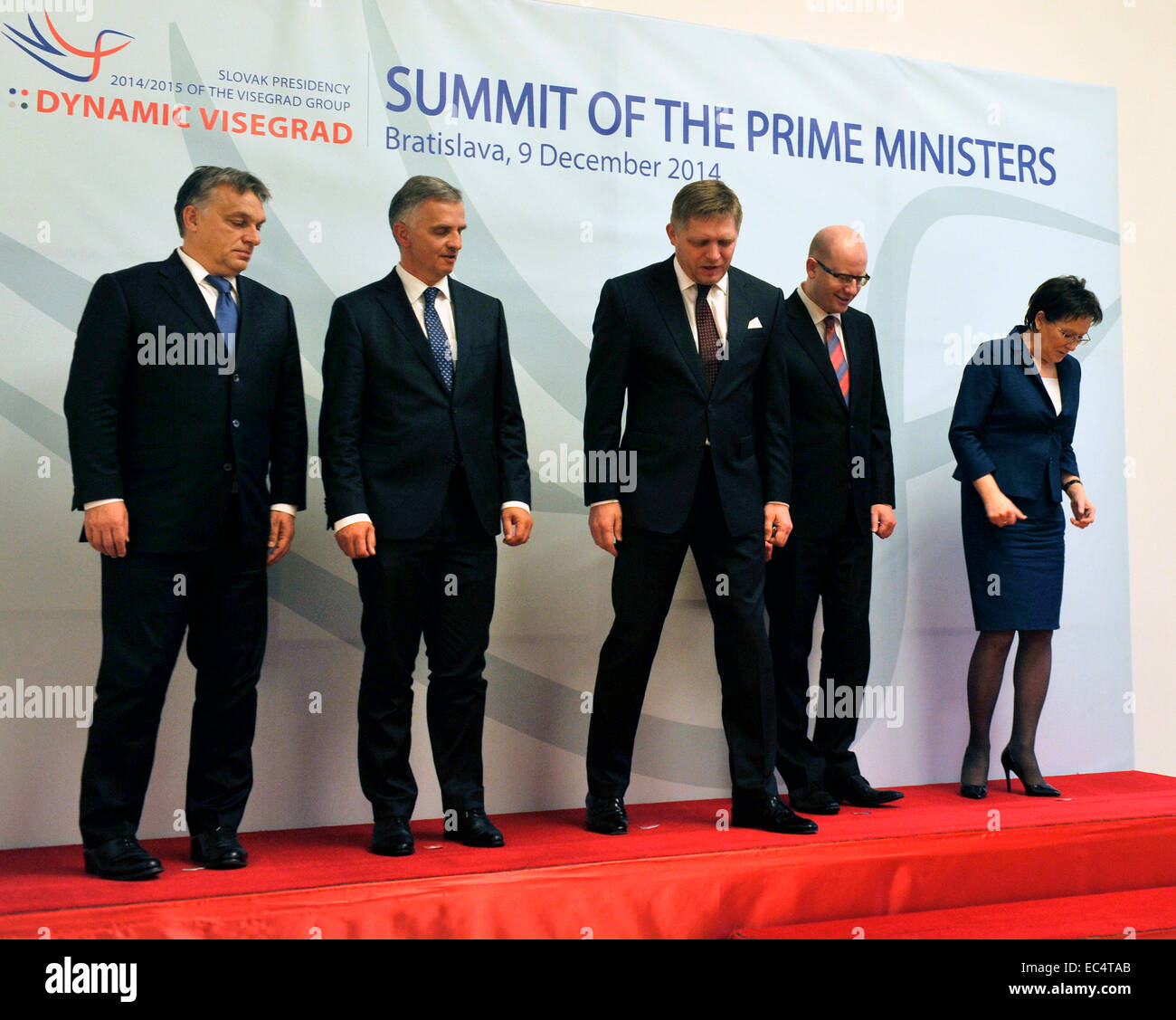 Bratislava, Slovaquie. 9Th Mar, 2014. De gauche à droite : le premier ministre hongrois, Viktor Orban, le Conseiller fédéral de la Suisse et le président Didier Burkhalter, slovaque, Robert Fico, PM, République tchèque Bohuslav Sobotka PM et PM de Pologne Ewa Renseignements utilisées Clinical Toxicology of Commercial Products pose pour la photo de famille avant le sommet du Groupe de Visegrad Premier Ministres et Président de la Suisse à Bratislava, Slovaquie, le mardi 9 décembre 2014. © Jan Koller/CTK Photo/Alamy Live News Banque D'Images