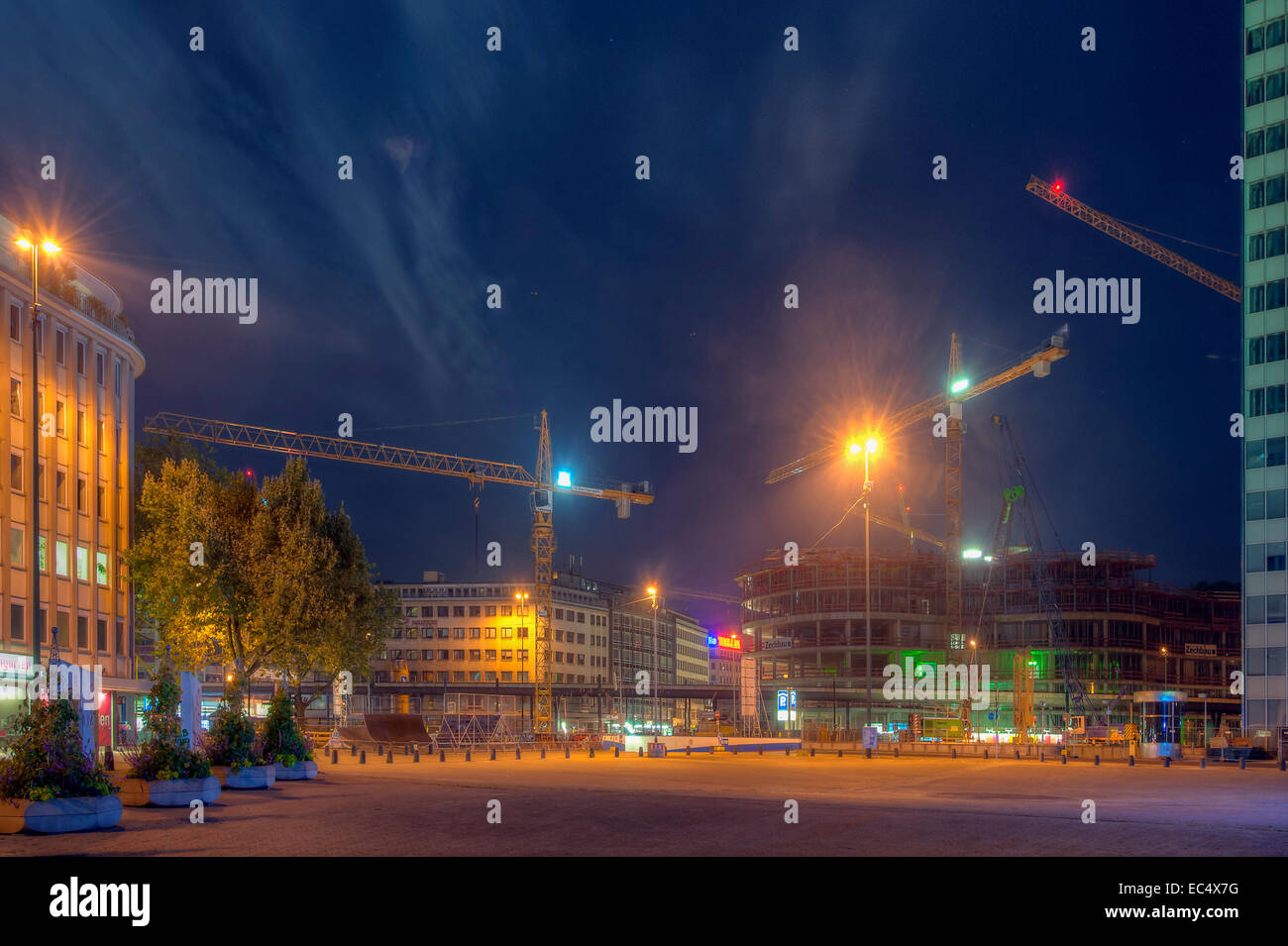 Vue de nuit sur le site de construction à Gustaf-Gründgens Square Banque D'Images