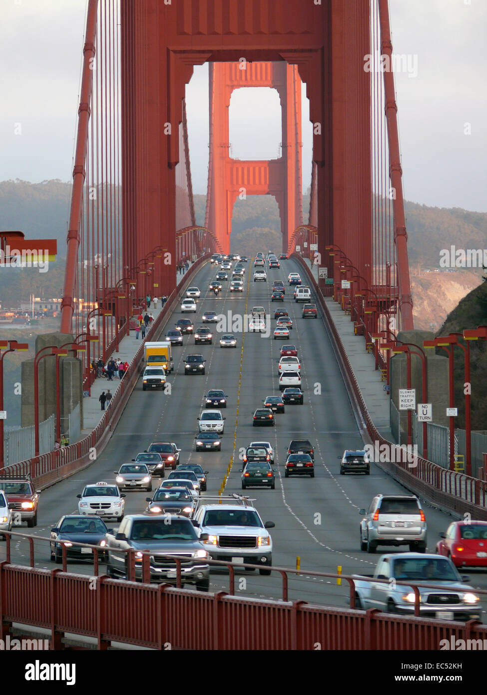 Le trafic à la Golden Gate Bridge Banque D'Images