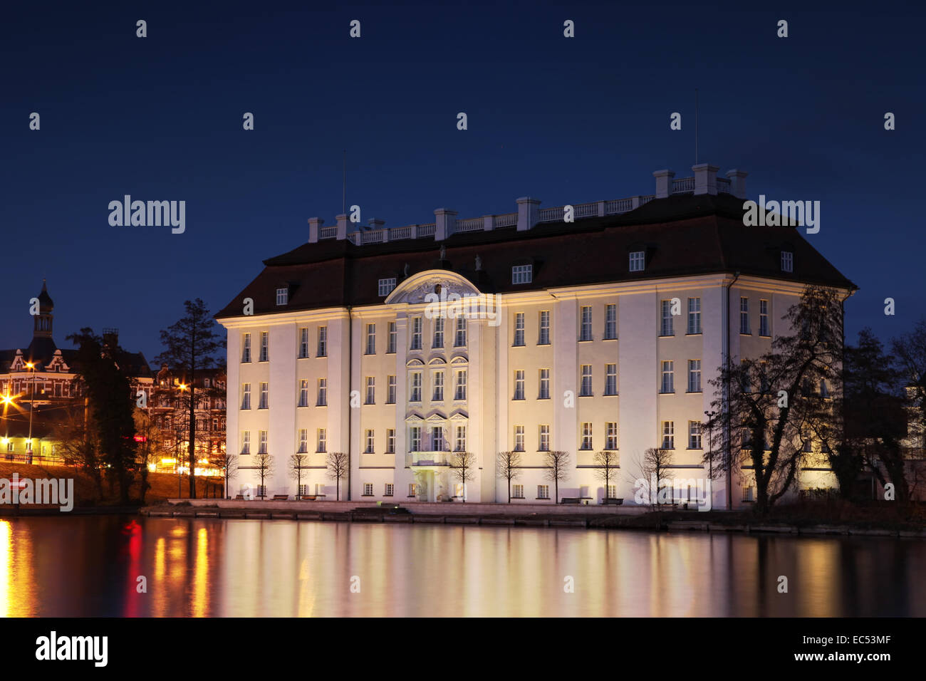 La serrure Köpenick de Berlin prises jusqu'à la rive ouest de la Sprée et musée des arts et métiers Berlin Köpenick Berlin Allemagne Banque D'Images