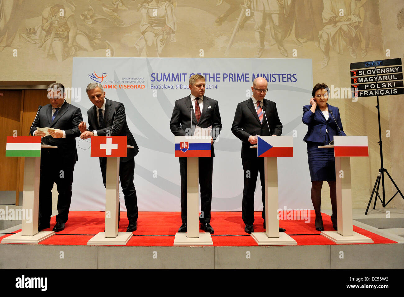 Bratislava, Slovaquie. 9Th Mar, 2014. De gauche à droite : le premier ministre hongrois, Viktor Orban, le Conseiller fédéral de la Suisse et le président Didier Burkhalter, slovaque, Robert Fico, PM, République tchèque Bohuslav Sobotka PM et PM de Pologne Ewa Renseignements utilisées Clinical Toxicology of Commercial Products participera à une conférence de presse lors du Sommet du Groupe de Visegrad Premier Ministres et Président de la Suisse à Bratislava, Slovaquie, le mardi 9 décembre 2014. © Jan Koller/CTK Photo/Alamy Live News Banque D'Images