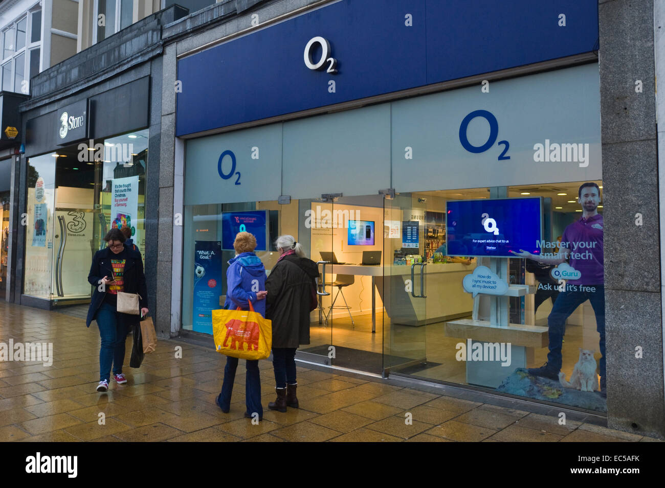 Boutique de téléphonie mobile o2 sur Princes Street Edinburgh Scotland UK Banque D'Images