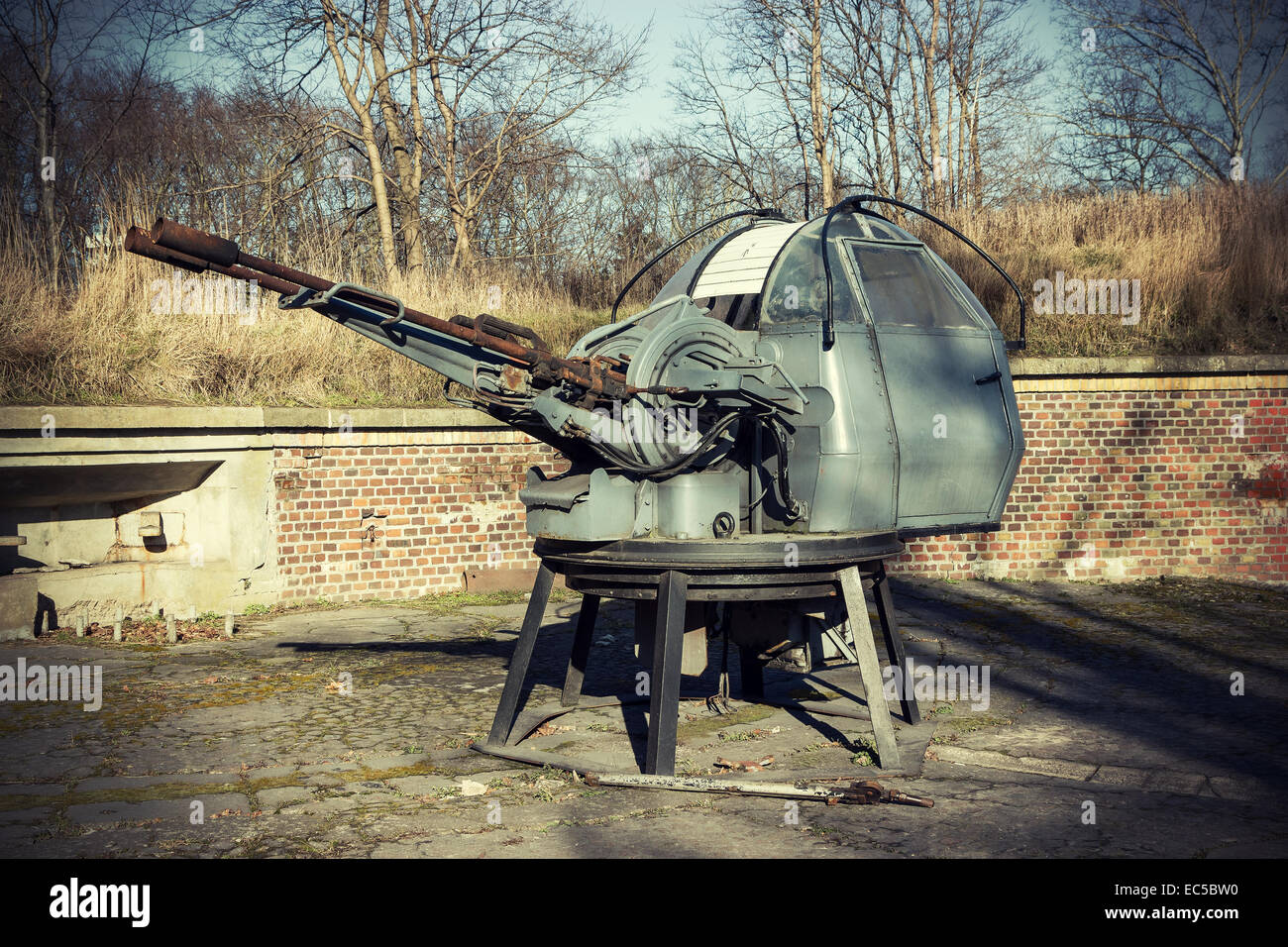 Filtrée Retro photo d'un canon antiaérien. Banque D'Images