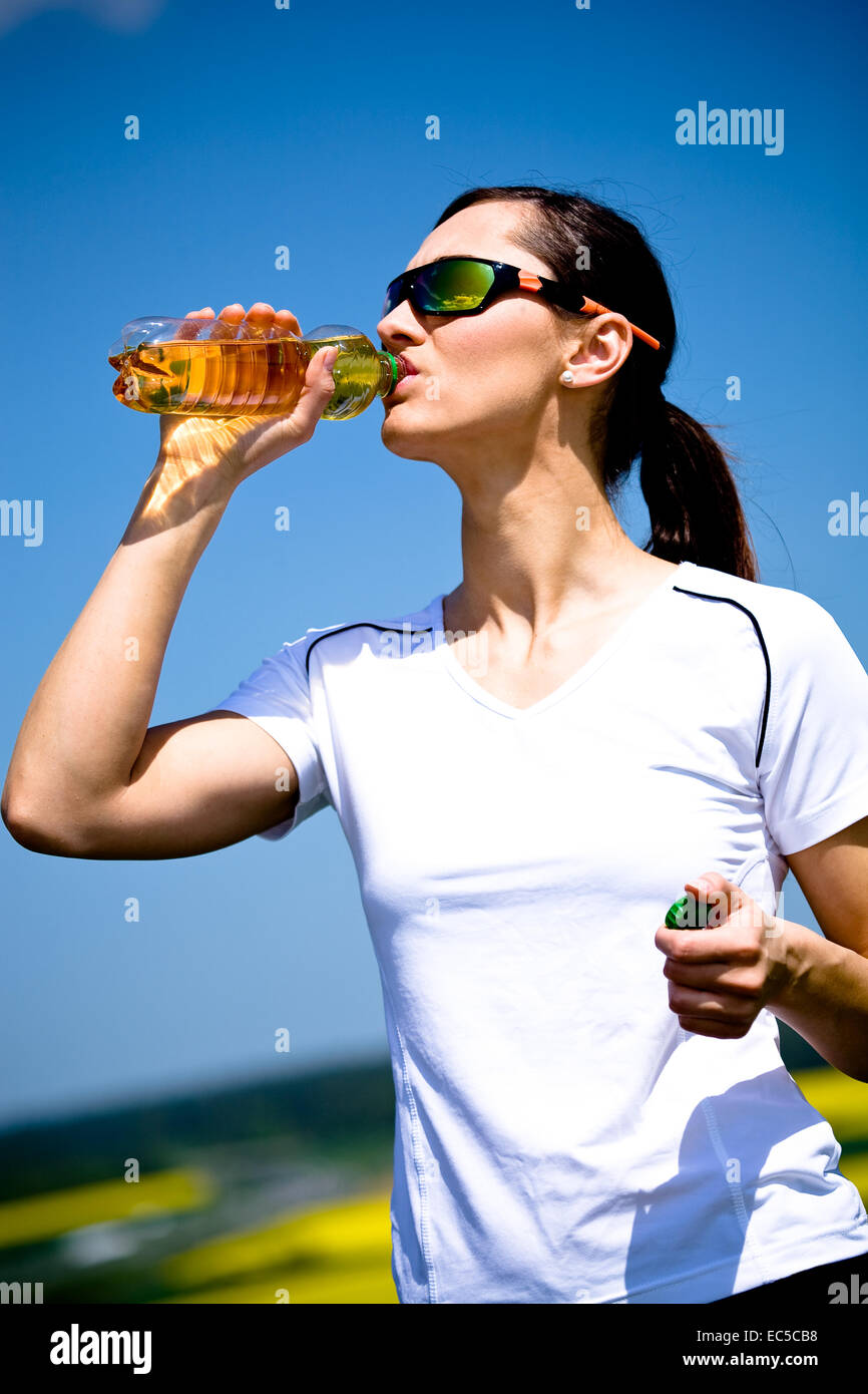 Une femme faites une pause dans la course Banque D'Images