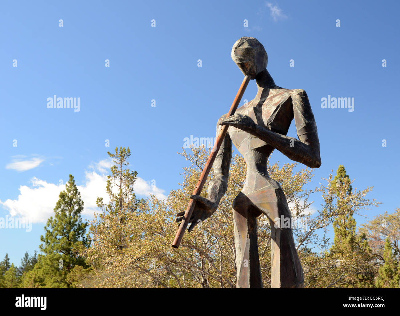 Dennis Smith, sculpture "Le joueur de flûte", mémorial vivant Sculpture Garden, Californie Banque D'Images