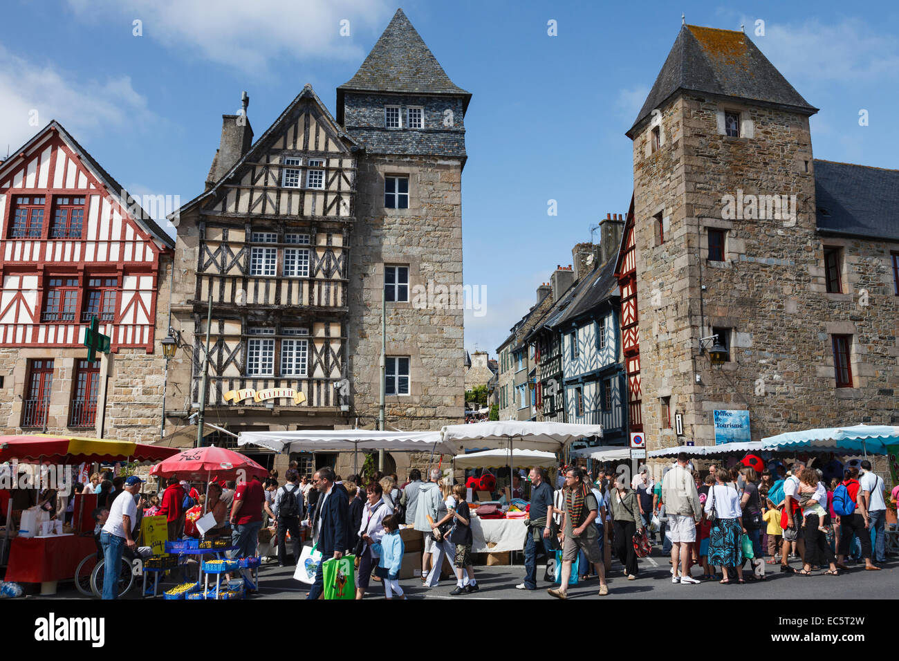 Jour de marché, Treguier, Côte d'Armor, Bretagne, France Photo Stock