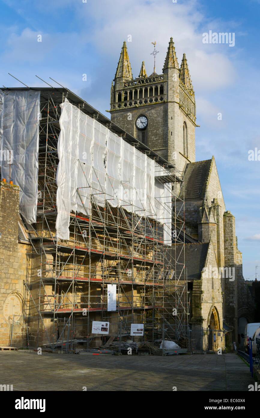 Rénovation de l'église, Place Saint Michel, Quimperlé, Finistère, Bretagne, France, Europe Banque D'Images