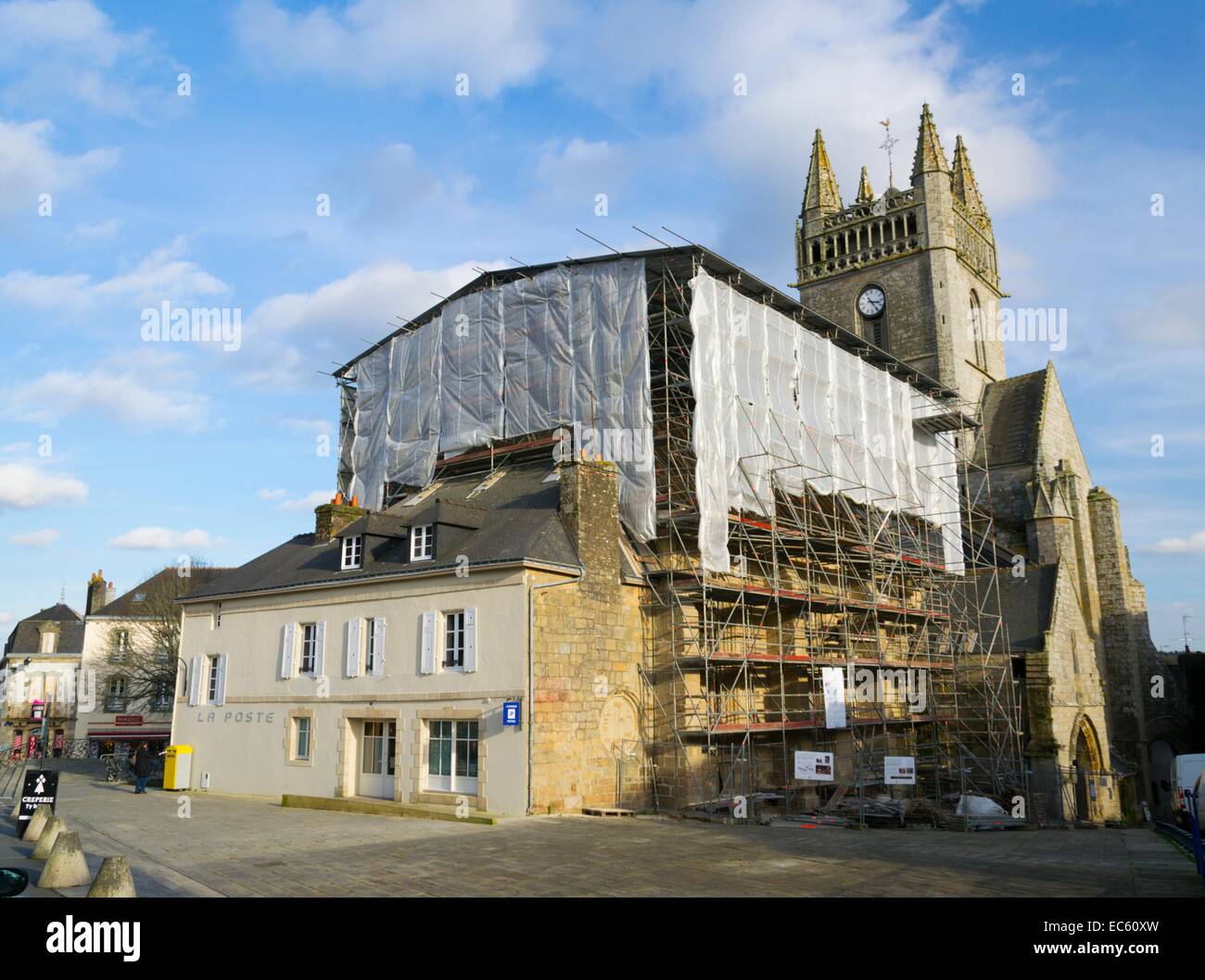Rénovation de l'église, Place Saint Michel, Quimperlé, Finistère, Bretagne, France, Europe Banque D'Images