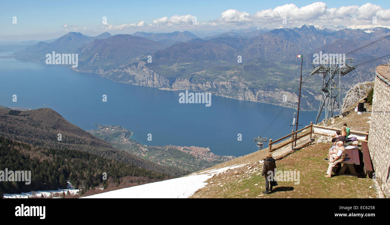 Le lac de Garde, vue depuis le Monte Baldo, Italie Banque D'Images